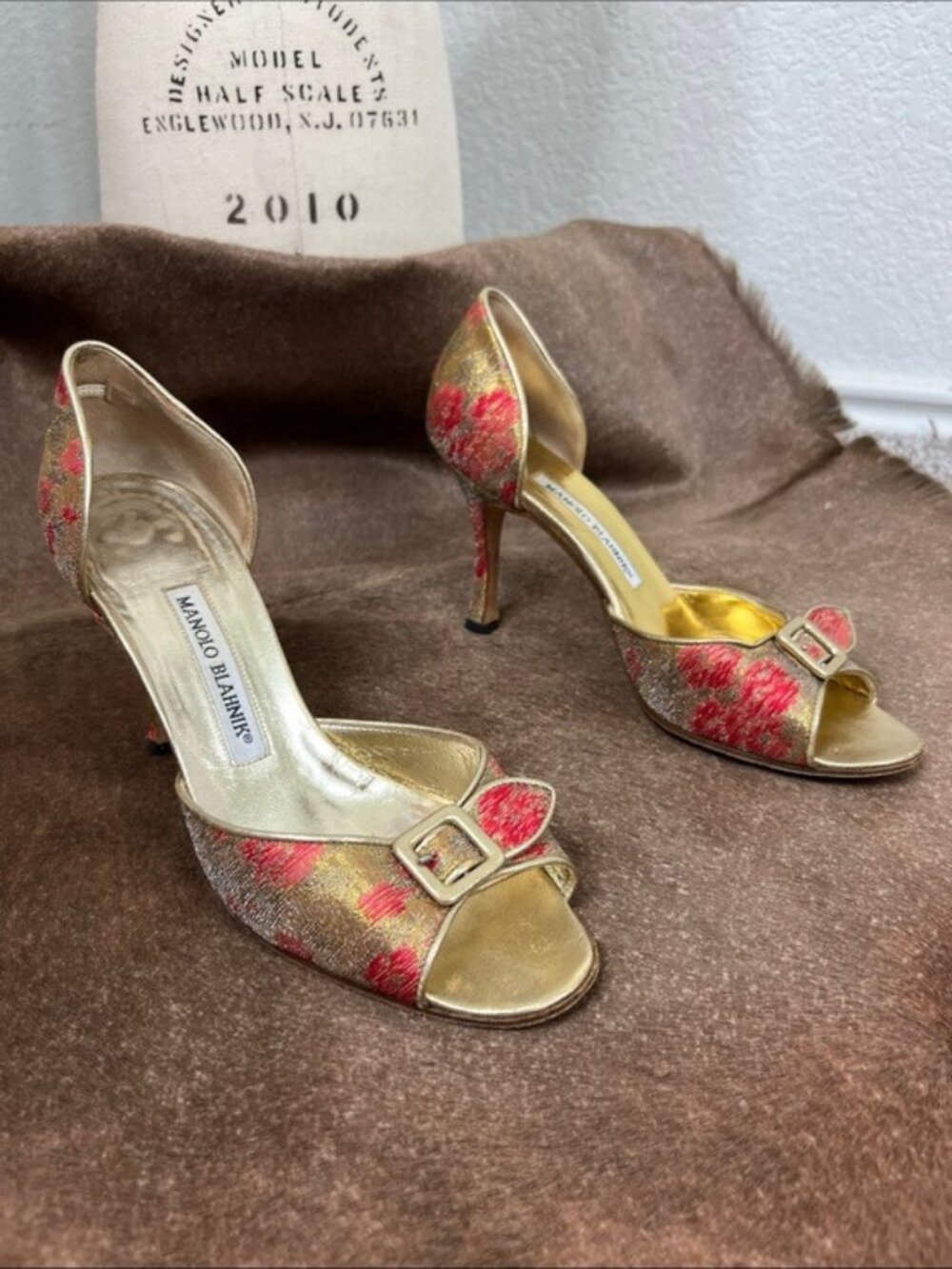 Manolo Blahnik Printed d’Orsay Brocafe Jacquared 2015 Collection Gold Buckle
